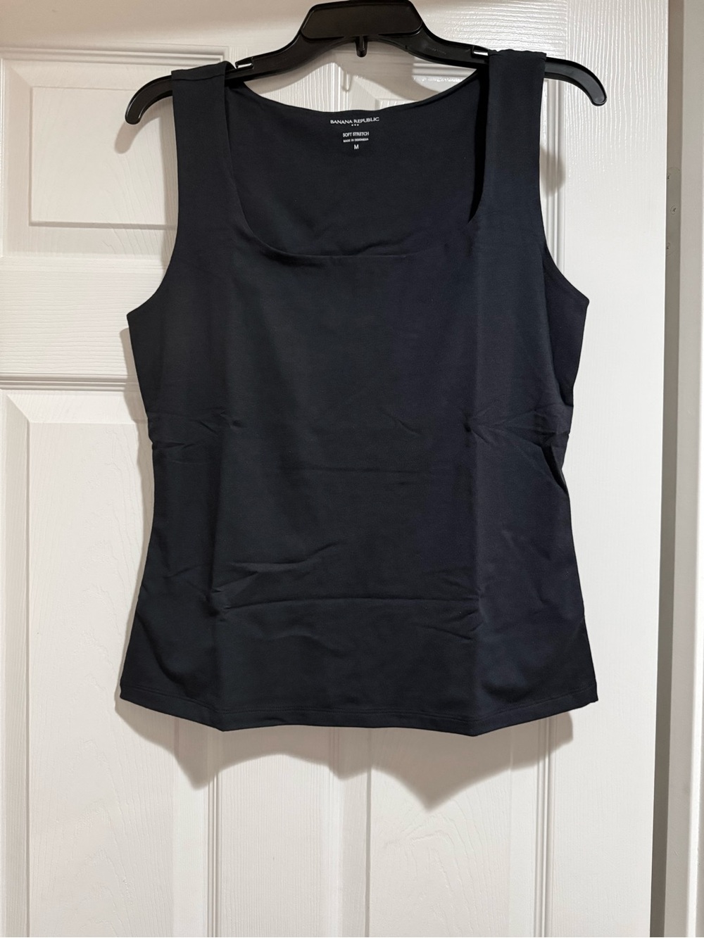 Banana Republic Classic Black Scoop Neck Tank